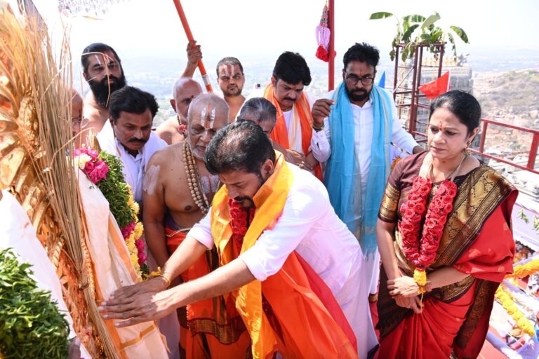 ఆగమ శాస్త్రం ప్రకారం వేదపండితుల సమక్షంలో మహా కుంభాభిషేక సంప్రోక్షణ మహోత్సవం