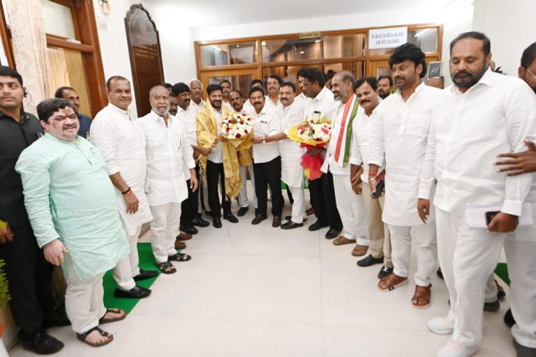 కులాలకి అతీతంగా రేవంతుడికి అభినంధనలు