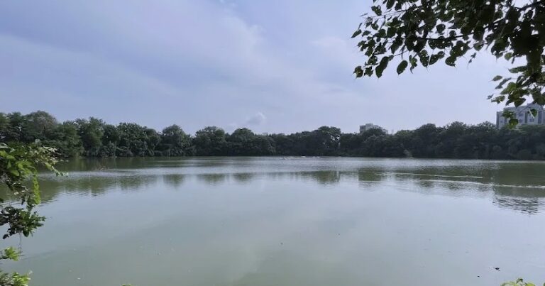 చెరువులో జారి పడిన టెన్త్ విద్యార్థి ప్రమాదవశాత్తు మృతి చెందాడు, కుటుంబంలో తీవ్ర విషాదం నెలకొంది.