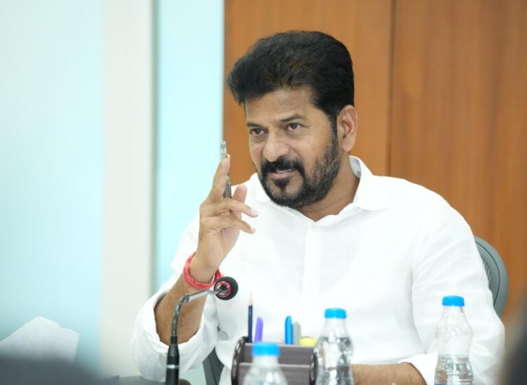 మూసీకి పునరుజ్జీవనంపై ముఖ్యమంత్రి గారు కమాండ్‌ కంట్రోల్ సెంటర్‌లో ఉన్నతాధికారులతో సమీక్ష