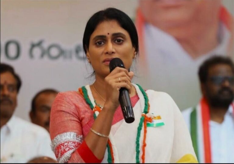 సింగయ్య మృతి యాత్రల వల్లే జరిగిందని షర్మిల వ్యాఖ్యానించారు, జగన్ పర్యటనలు తక్షణం నిషేధించాలి.