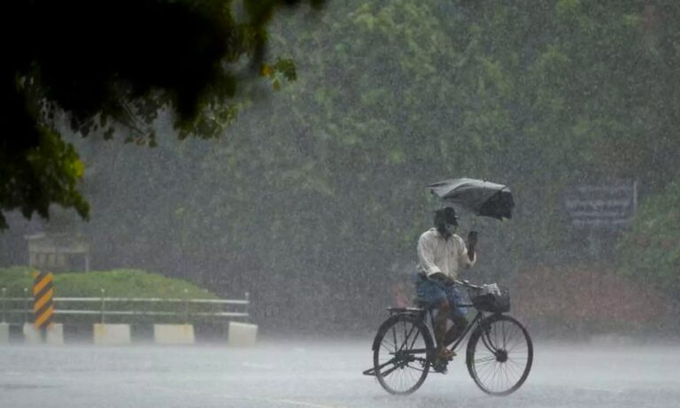 హైదరాబాద్‌లో భారీ వర్షాలు కొనసాగుతున్నాయి, ప్రజలు జాగ్రత్తగా ఉండాలని అధికారులు సూచిస్తున్నారు – 5 రోజులు వానలు.