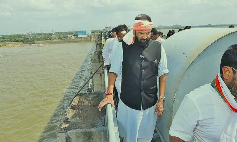 నాగార్జునసాగర్ నుంచి కృష్ణా డెల్టాకు సాగునీటి విడుదల ప్రారంభం, రైతుల్లో హర్షాతిరేకం కనిపిస్తోంది.