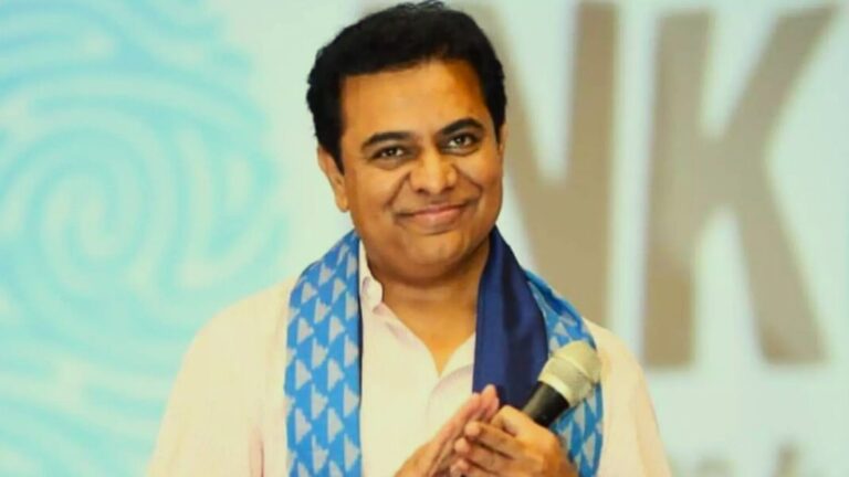 కాంగ్రెస్ నిలిపిన కేసీఆర్ కిట్‌ను, రామన్న మళ్లీ తల్లులకు అందించడంతో ఆనందం నెలకొంది.