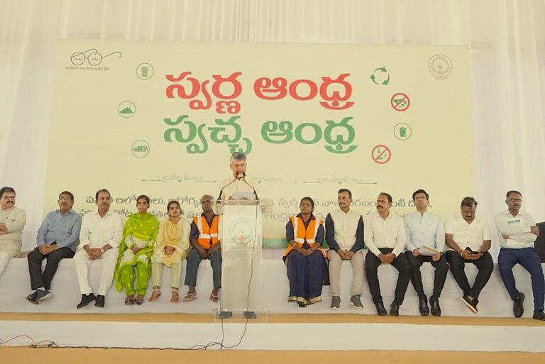 తిరుపతిలో ఆలయం శుభ్రపరిచి, స్వర్ణాంధ్ర-స్వచ్చాంధ్రలో ప్రజలకు ప్లాస్టిక్ రహిత జీవితం సూచించాను.