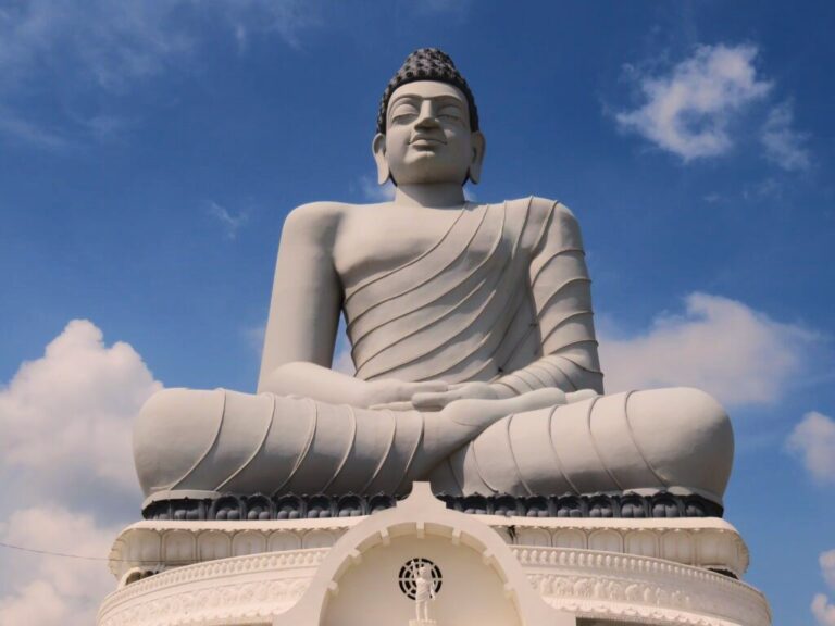 రాజధాని నిర్మాణం వేగంగా సాగేందుకు కాంట్రాక్టర్లకు సీఆర్‌డీఏ మొబిలైజేషన్ అడ్వాన్సులు మంజూరు చేసింది.