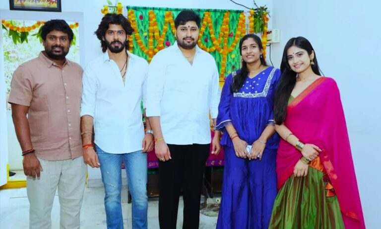 టీమ్‌ Sumathisathakam అందరికీ ఆనందం, ఐశ్వర్యం నింపే శుభకరమైన వినాయక చవితి శుభాకాంక్షలు తెలియజేస్తోంది.