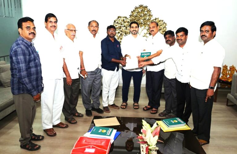 ఉపాధ్యాయుల సమస్యల పరిష్కారానికి చర్చలు జరుపుతూ, ప్రభుత్వ విద్యను మోడల్‌గా తీర్చిదిద్దుదాం.