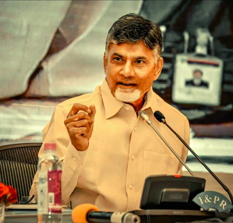 చంద్రబాబు గారి వినే గుణం, ప్రతి ఒక్కరిని గౌరవించడంలో ఆయనకు ఉన్న ప్రత్యేకతను చూపిస్తుంది.