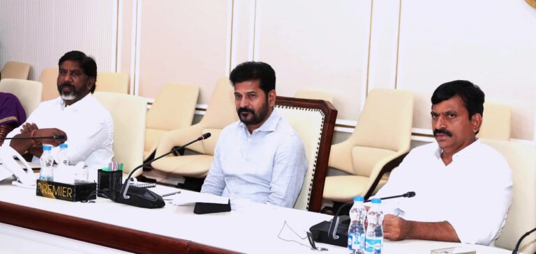 స్థానిక సంస్థల ఎన్నికల్లో విజయం సాధించేందుకు తెలంగాణ ప్రభుత్వం వ్యూహాత్మక ప్రణాళికలు సిద్ధం చేస్తోంది.