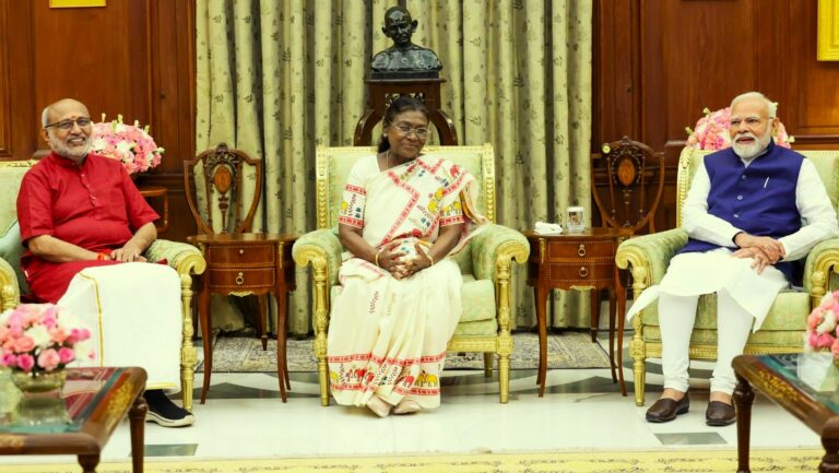 థిరు సీపీ రాధాకృష్ణన్ ప్రమాణ స్వీకార వేడుకకు హాజరై, ఆయనకు విజయవంతమైన ఉపరాష్ట్రపతి పదవీ కాలం కోరుకున్నాను.