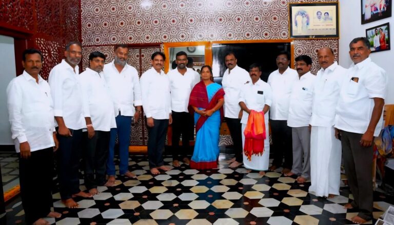 “సూపర్ సిక్స్ సభ సన్నాహకాల్లో మంత్రులు, ఎమ్మెల్యేలు పాల్గొని నివాళులు అర్పించి, సమావేశంపై చర్చించారు.