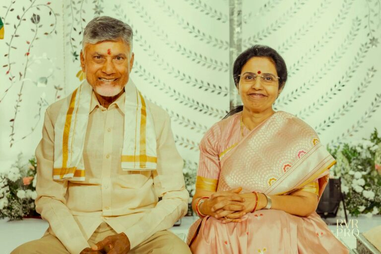 నారా చంద్రబాబు నాయుడు గారికి ఆయన ధర్మపత్ని నారా భువనేశ్వరి  గారికి వివాహ వార్షికోత్సవ శుభాకాంక్షలు! ఆరోగ్యం, ఆనందం, ఆశీర్వాదాలు ఎల్లప్పుడూ ఉండాలి.