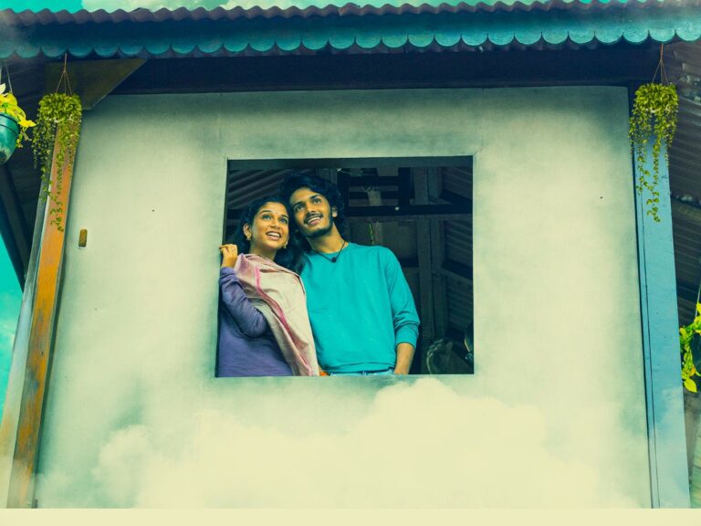 హృదయాన్ని హత్తుకునే కథ ఆరంభం బ్యాండ్ మేళం, సంగీతం ప్రేమ భావోద్వేగాలను జరుపుకునేందుకు వచ్చింది.