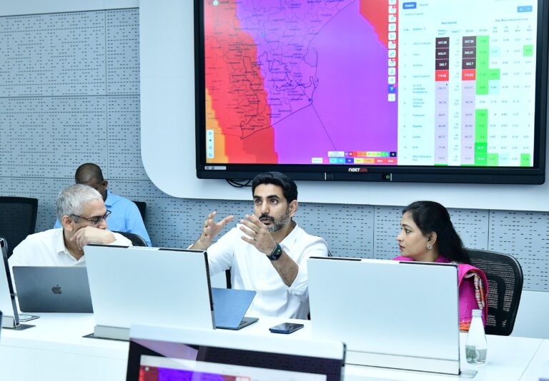 మొంథా తుఫాను తీవ్రతపై ప్రభుత్వం అప్రమత్తంగా ఉంది; అధికారులు నిరంతర సమీక్షలతో సహాయక చర్యలు చేపడుతున్నారు.