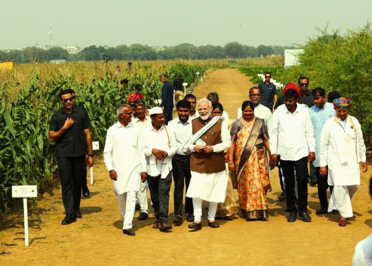 మన రైతు అన్నదమ్ములతో మాట్లాడినప్పుడు, దేశాన్ని వ్యవసాయంలో స్వావలంబనగా చేయాలనే వారి ఉత్సాహం చూసి ఆనందం.