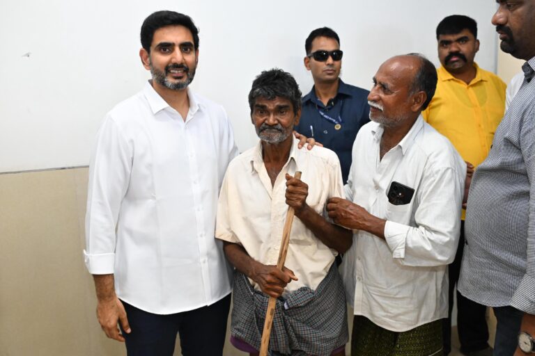 మంగళగిరిలో 70వ రోజు ప్రజాదర్బార్‌లో ప్రజల సమస్యలు విని, తగిన న్యాయం చేస్తానని భరోసా ఇచ్చాను.