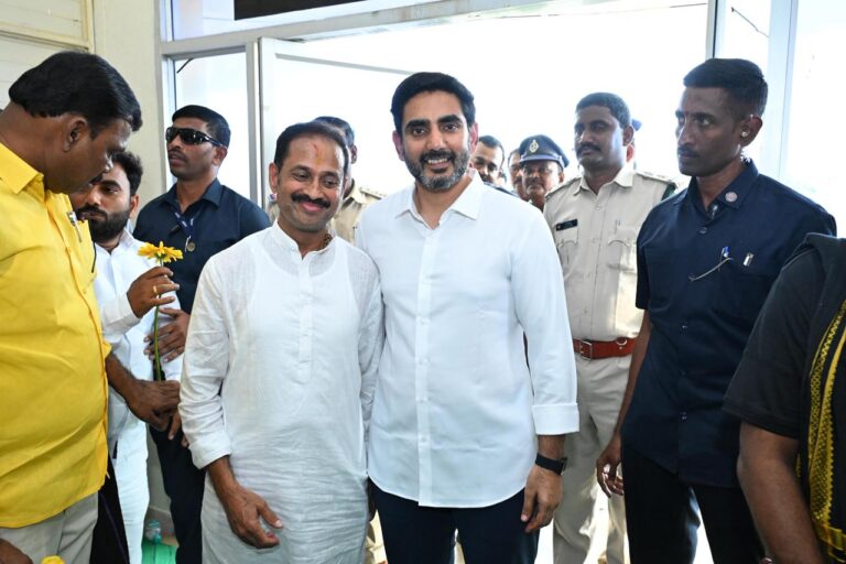 అనంతపురం పర్యటన ప్రారంభం! ప్రజలు, నాయకులు, కార్యకర్తలను కలుసుకుని వారి అర్జీలు స్వీకరించాను. ప్రజలతో అనుబంధం బలంగా!