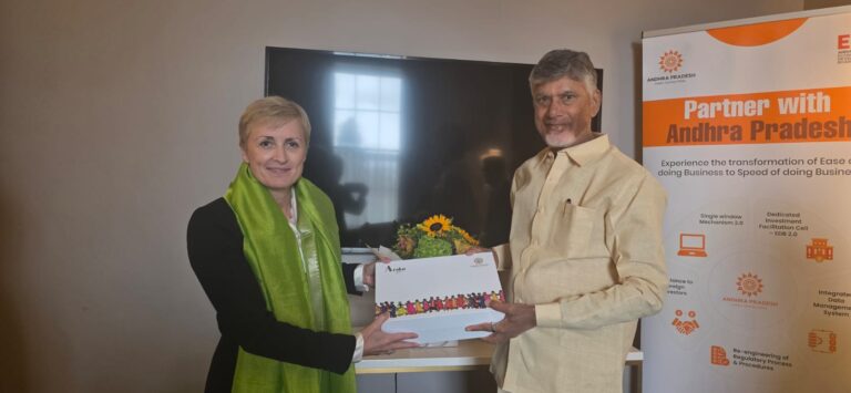 రోల్స్‌ రాయిస్‌ గ్రూప్‌ చీఫ్‌ ట్రాన్స్‌ఫర్మేషన్‌ ఆఫీసర్‌ నిక్కీ గ్రాడీ-స్మిత్‌తో ఏపీ భాగస్వామ్య అవకాశాలపై చర్చించడం ఆనందంగా ఉంది.