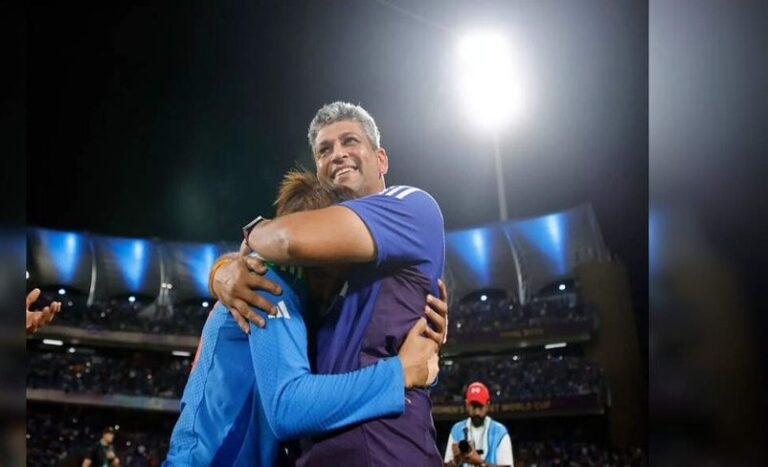 హర్మన్‌ప్రీత్ వెల్లడించింది: “ఆ రాత్రి మా జీవితాన్ని మార్చేసింది”  కోచ్ అమోల్ ముజుమ్దార్ ప్రేరణతో భారత్ అద్భుత రీ ఎంట్రీ!