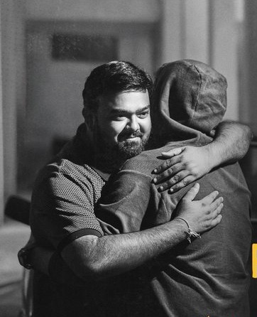 మనలను నవ్వించి ప్రేమలో పడేసిన కథకుడు ఇప్పుడు కొత్త అధ్యాయంలో నిర్మాతగా అడుగుపెడుతున్నాడు ఈ ప్రయాణం డిసెంబర్ పద్నాలుగున ప్రారంభం