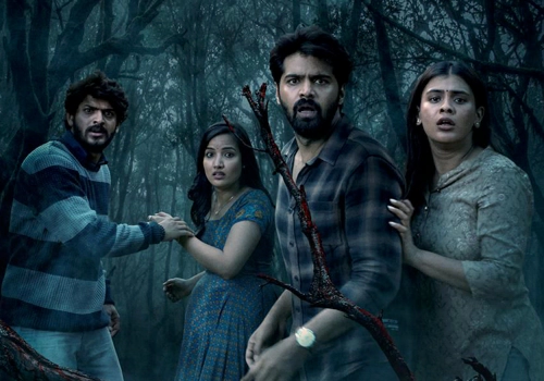 ఈషా భయానక థ్రిల్లర్, ఊహించని మలుపులతో ఆసక్తికరంగా సాగుతుంది.