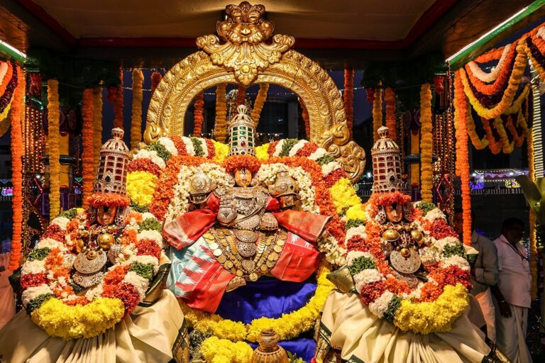 బ్రహ్మోత్సవాలకు ఆరంభమైన ధ్వజారోహణం.