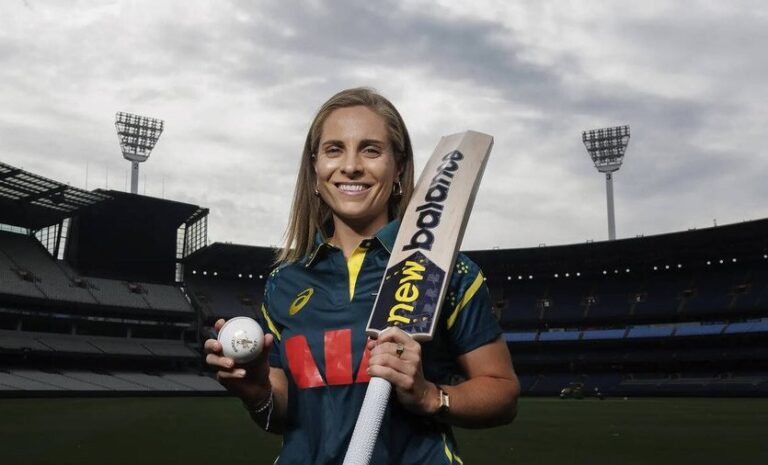 ఆస్ట్రేలియా సోఫీ మోలిన్యూక్స్ నాయకత్వం.