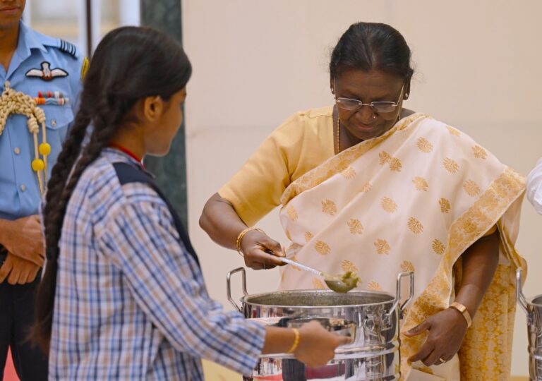అక్షయ పాత్ర ఐదు బిలియన్ భోజనాలు.