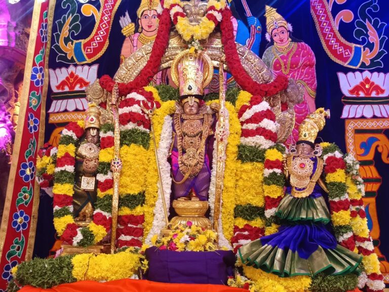 కల్పవృక్ష వాహనంపై శ్రీరామచంద్రుని దివ్య ఆశీస్సులు.