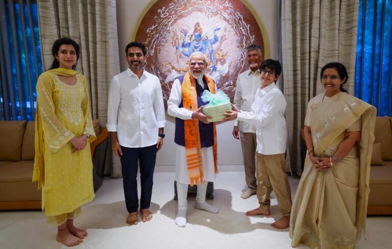 చంద్రబాబు గారి కుటుంబాన్ని కలవడం చాలా సంతోషం.