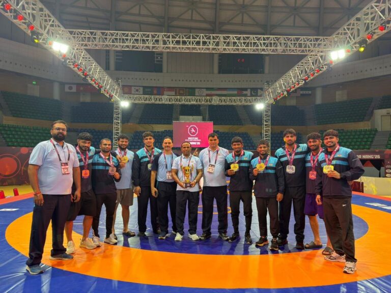 భారత రెజ్లర్ల అద్భుత విజయం కొనసాగుతోంది .