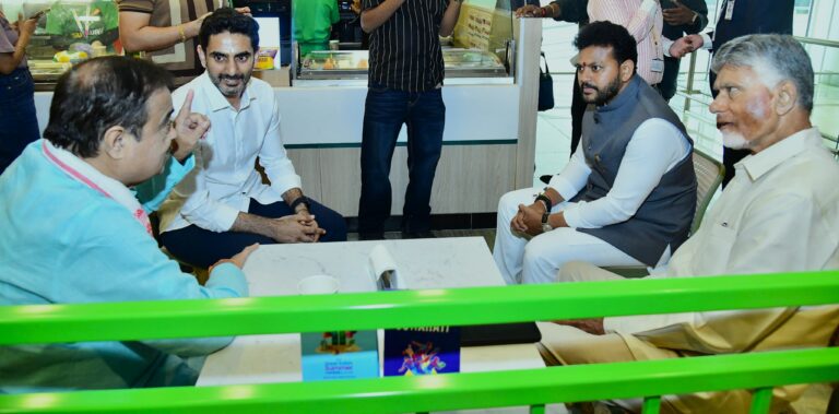 గడ్కరీ ప్రశంసలతో ఏపీ అభివృద్ధికి ప్రోత్సాహం అందింది.