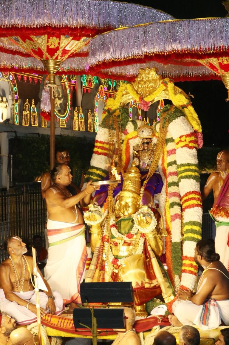 వేదనారాయణ స్వామికి భక్తితో ఊంజల్ సేవ.