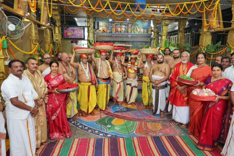 తిరుచానూరులో పవిత్ర సమర్పణ ఘనంగా జరిగింది.