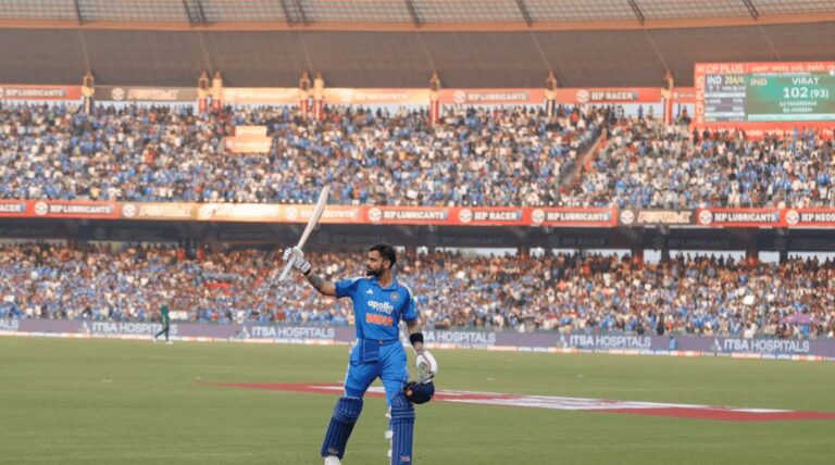 విరాట్ కోహ్లీ విశాఖలో రికార్డుల మోత మోగించాడు.